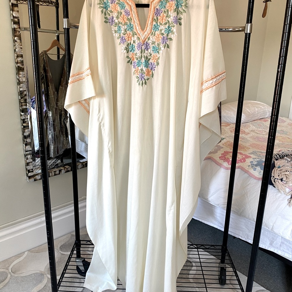 Embroidered V-neck Kaftan